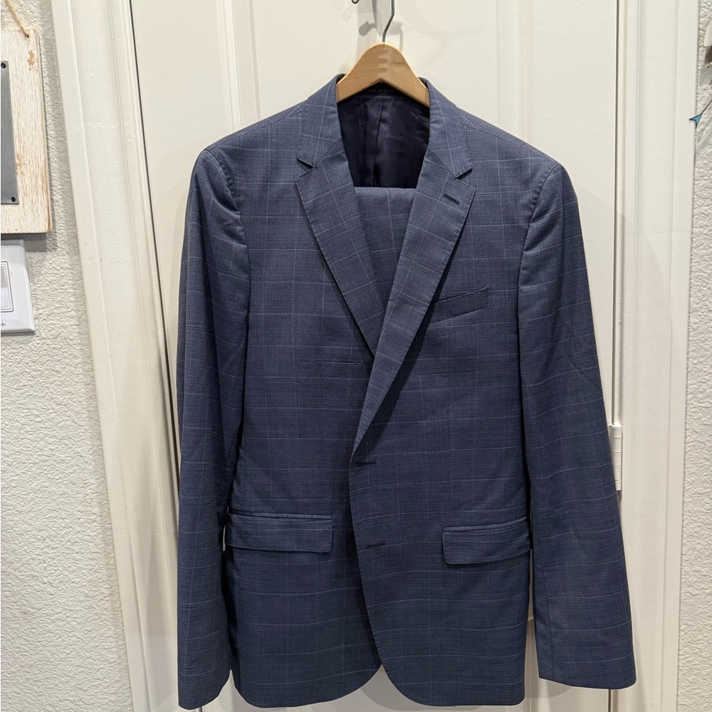Hugo Boss 2 piece men’s suit. EUC